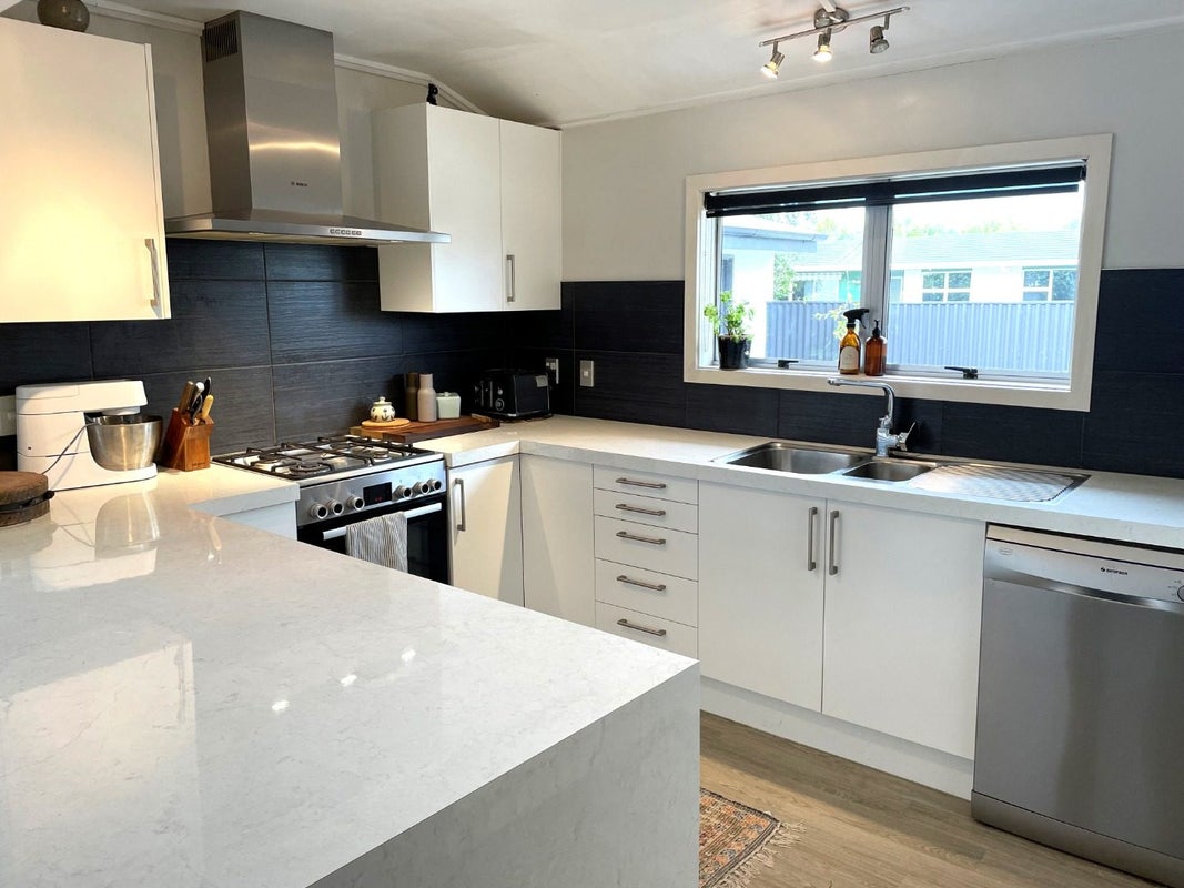 211A Park Road North, Parkvale, Hastings - Carousel 2