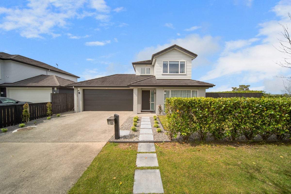 12 Springcrest Drive, Karaka, Papakura - Carousel 1
