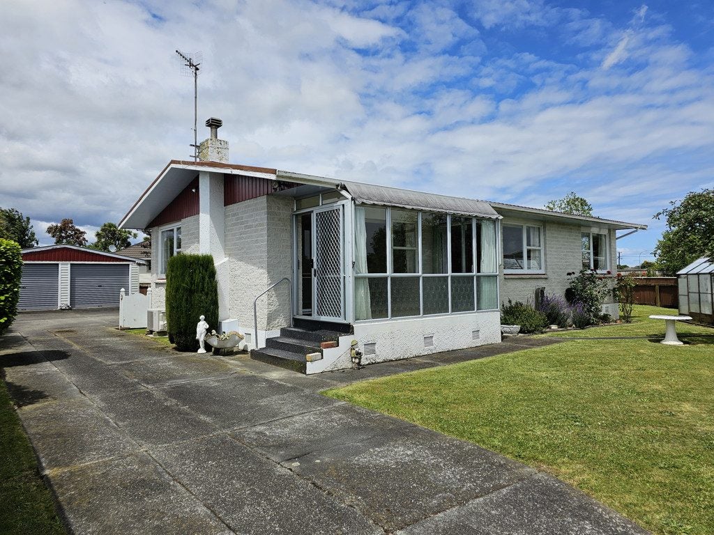 34A Karaka Crescent, Levin, Levin - Carousel 1