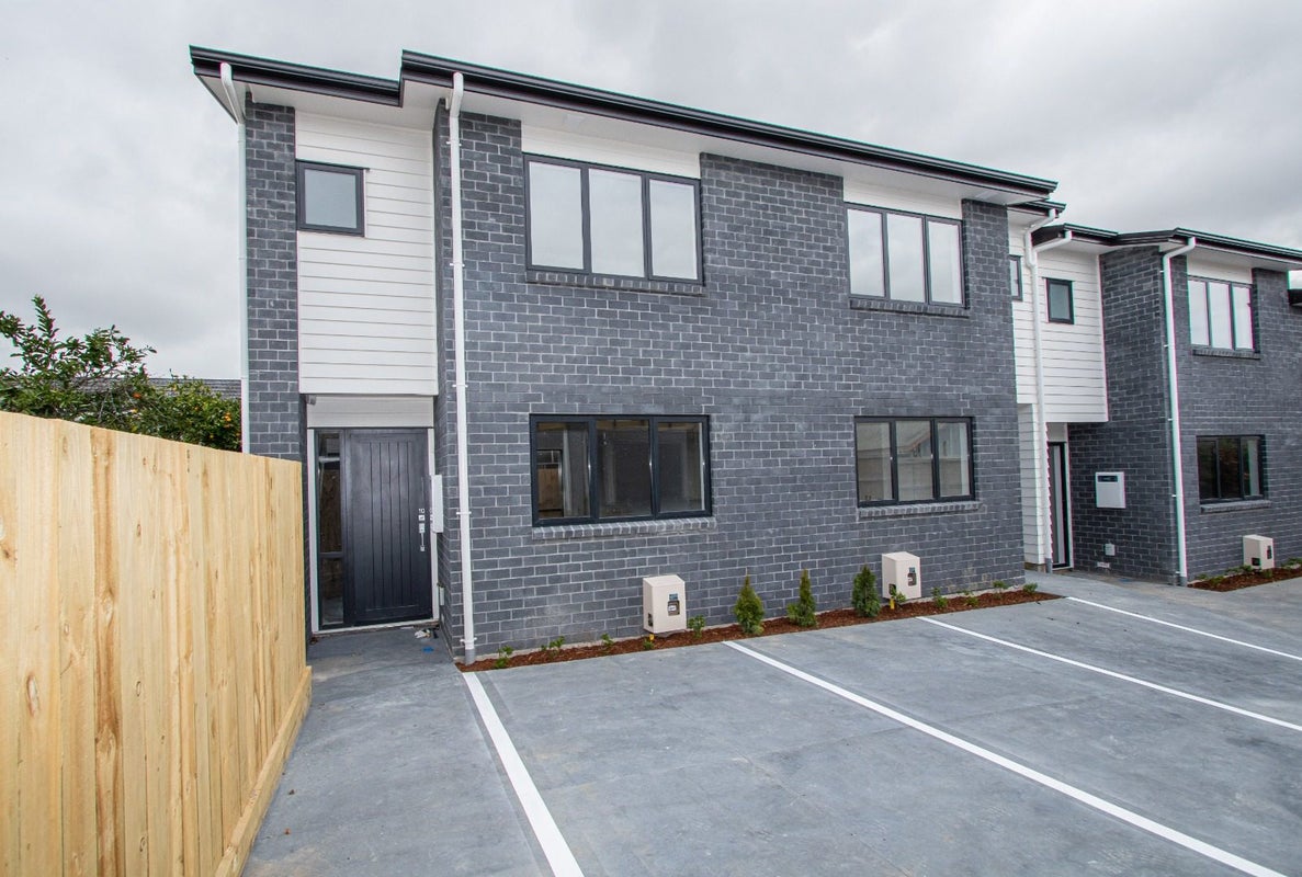10/10 Charlemont Street, Whitiora, Hamilton - Carousel 13