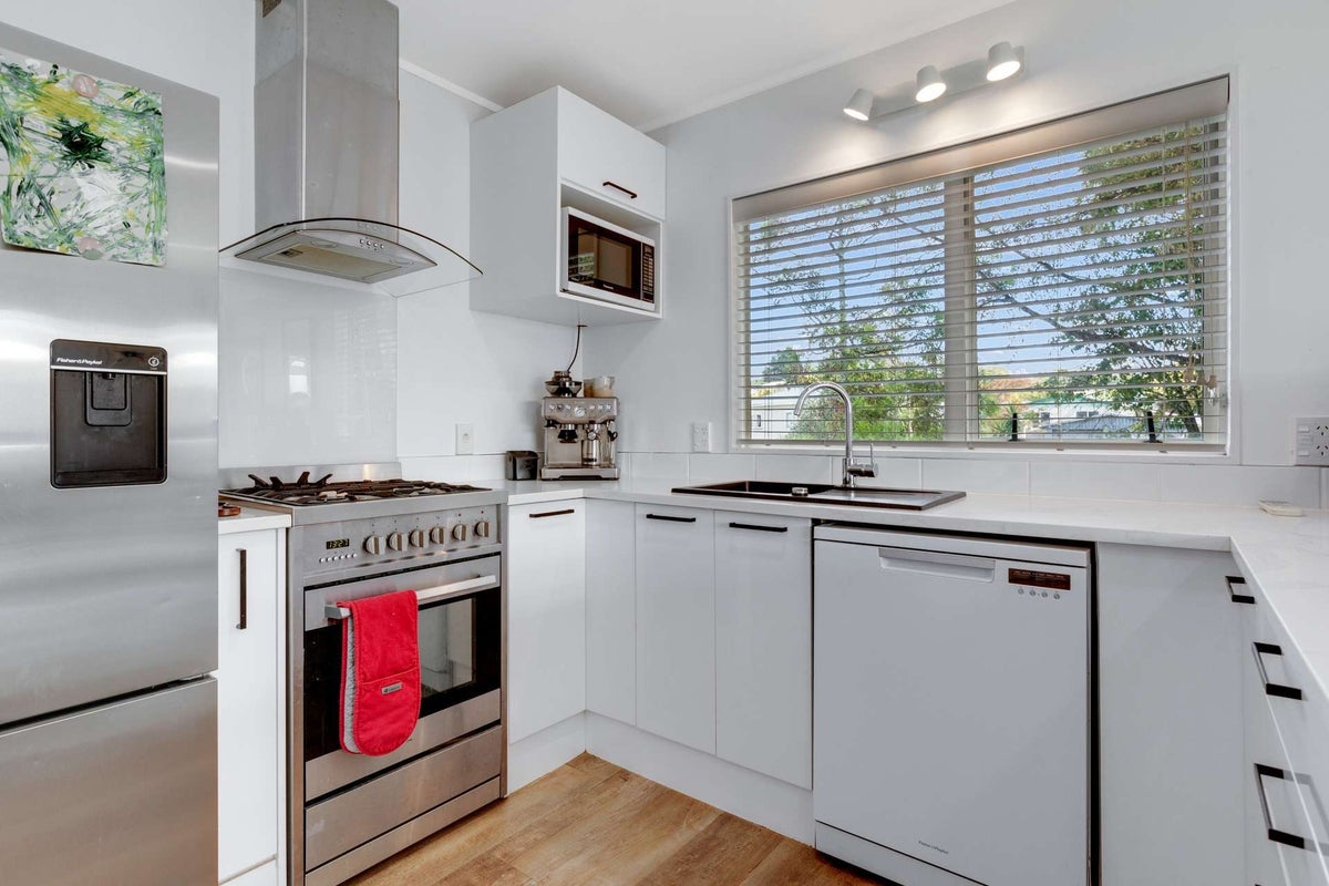 2/137 Awaroa Road, Helensville, Auckland - Carousel 2
