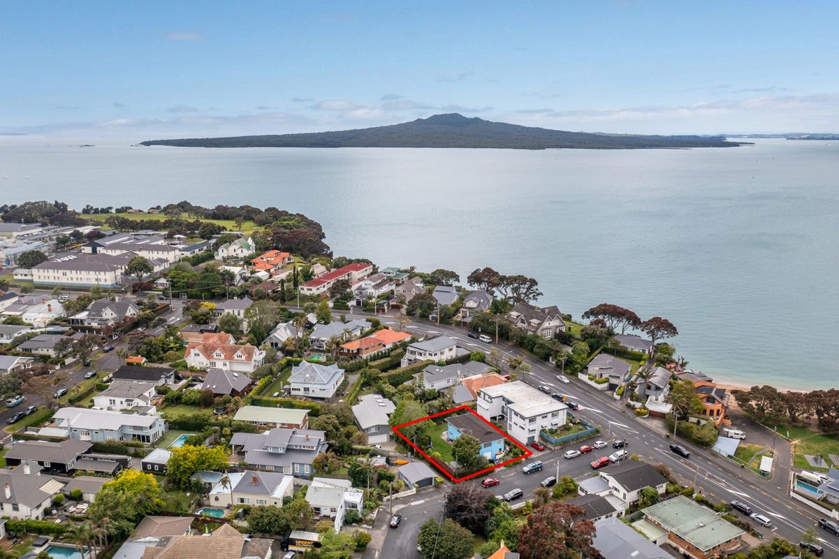 2 Grove Road, Narrow Neck, Auckland - Carousel 2