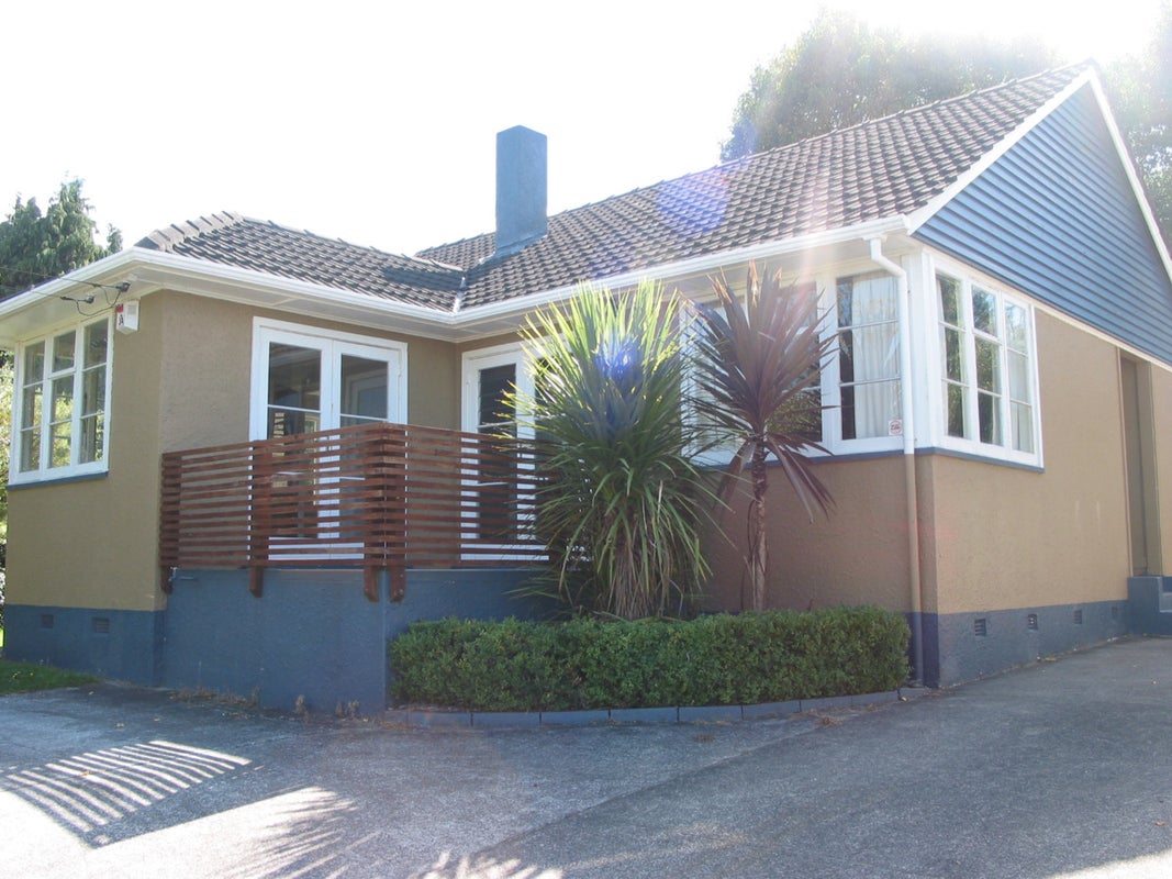 8 Stokes Crescent, Maeroa, Hamilton - Carousel 1