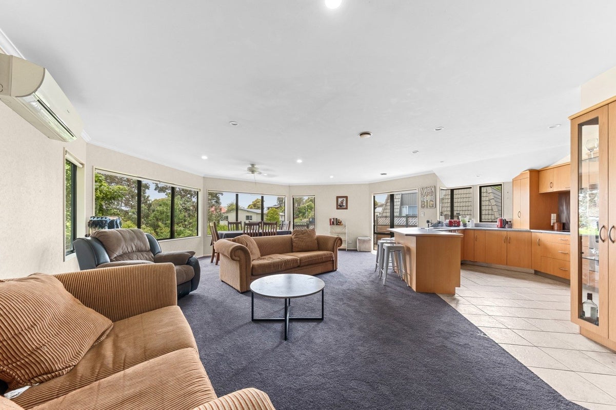 10 Saint Ives Grove, Whalers Gate, New Plymouth - Carousel 2