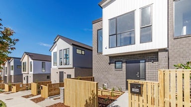 130 Tiriwa Drive, Massey, Auckland - Carousel 1