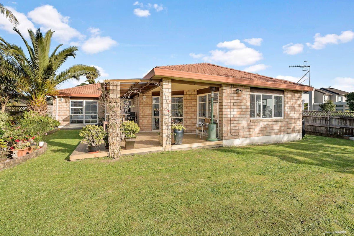 65 Landing Drive, Albany, Auckland - Carousel 1