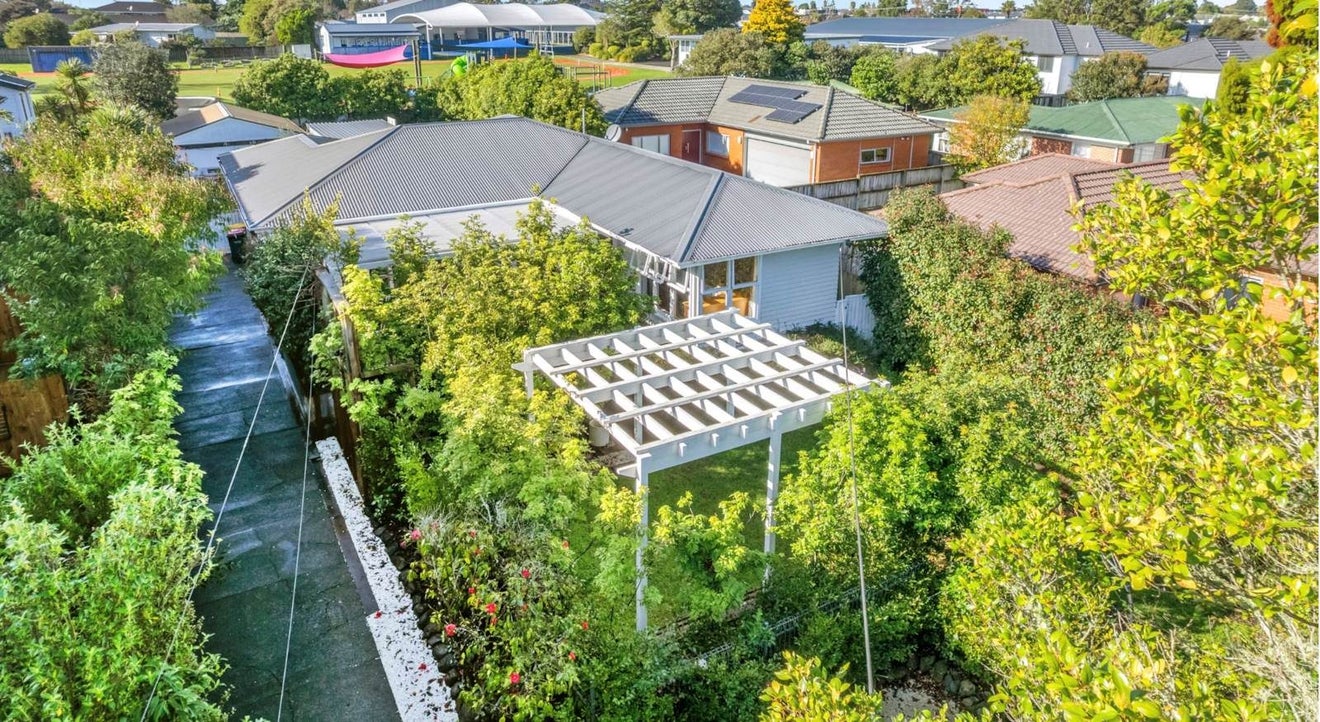 15 Kingdale Road, Henderson, Waitakere City, Auckland - Carousel 3