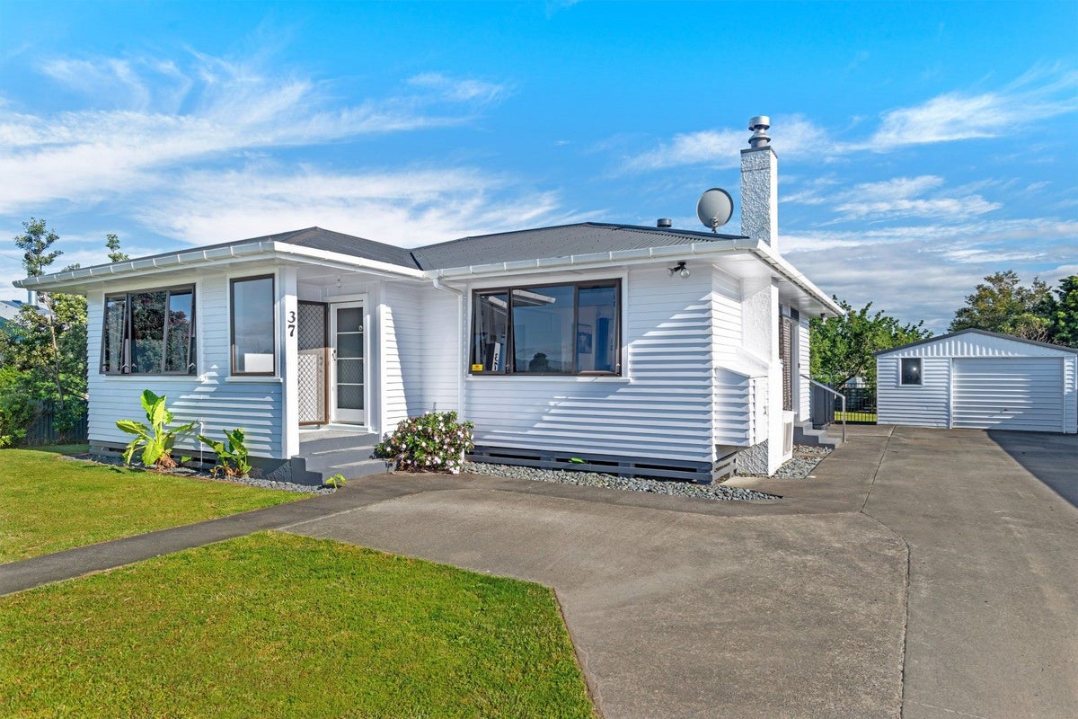 37 Main Road, Makaraka, Gisborne - Carousel 1