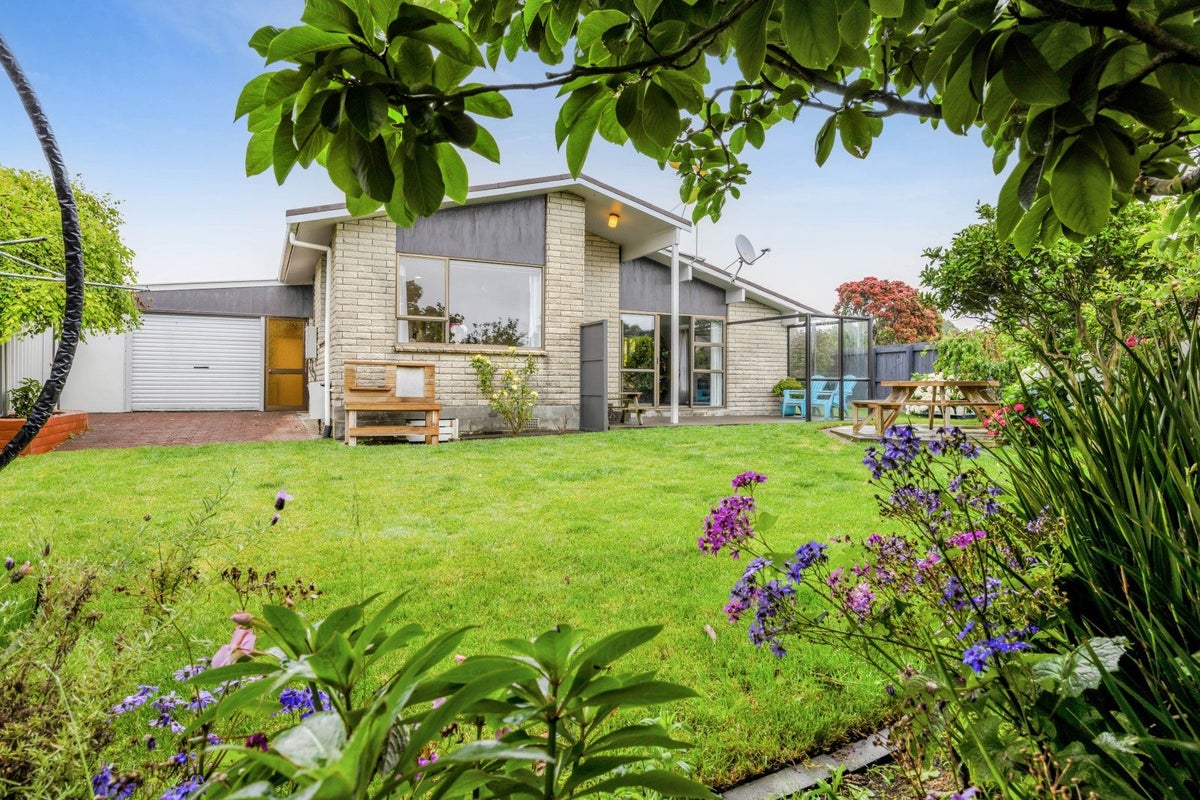 8 Glamis Avenue, Bell Block, New Plymouth - Carousel 1