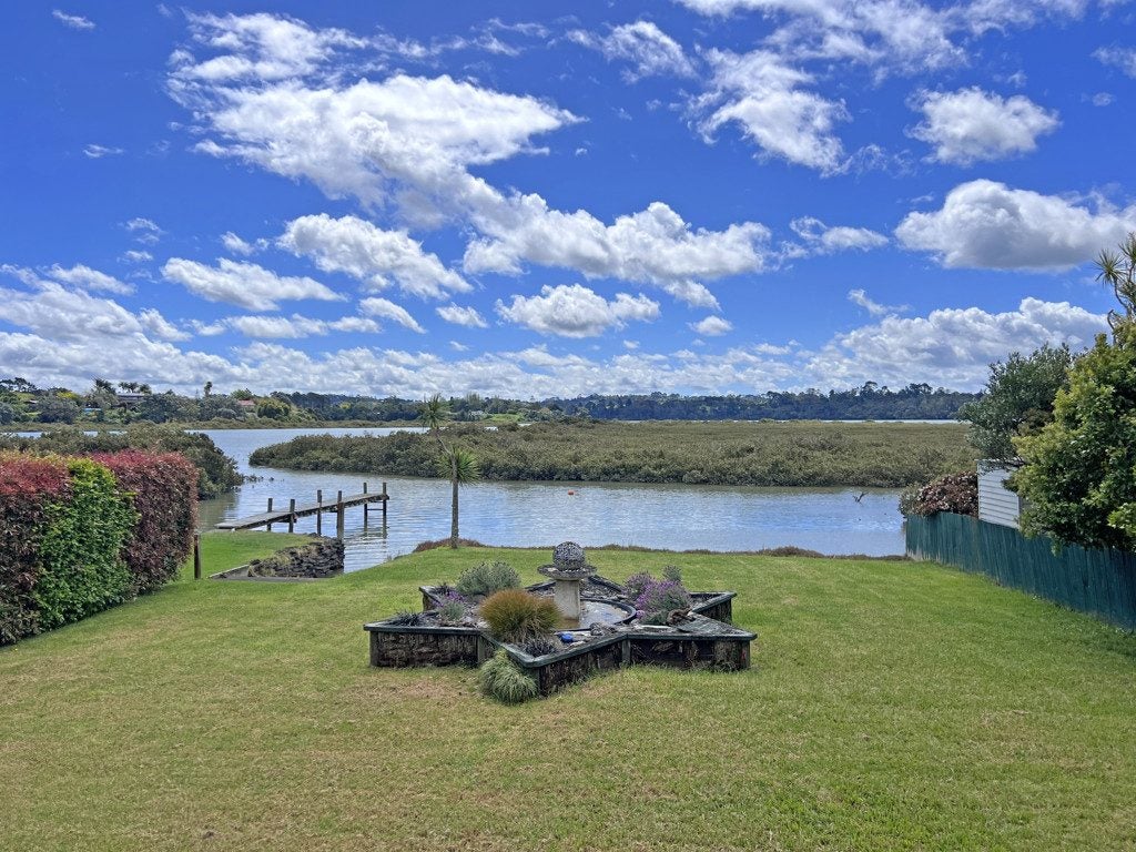 10 The Terrace, Herald Island, Auckland - Carousel 1