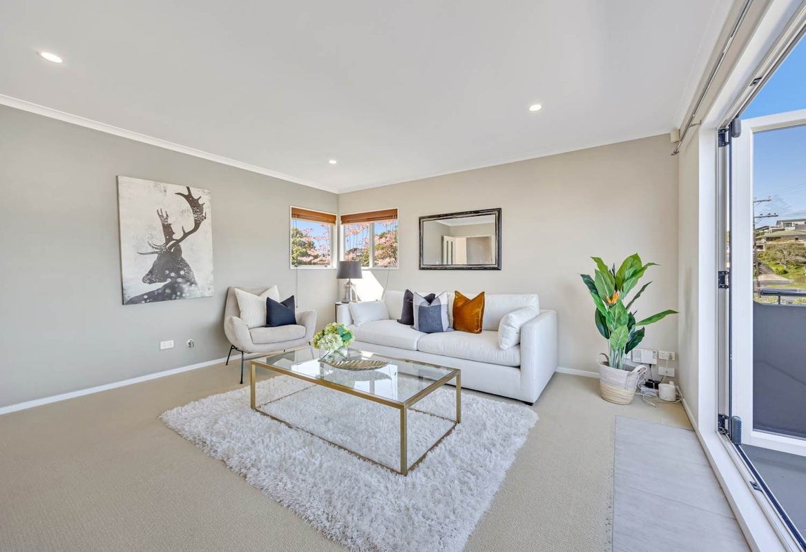 8 Devon Road, Bucklands Beach, Auckland - Carousel 2