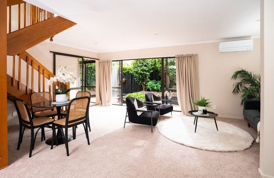 2/136 Karori Road, Karori, Wellington - Carousel 1