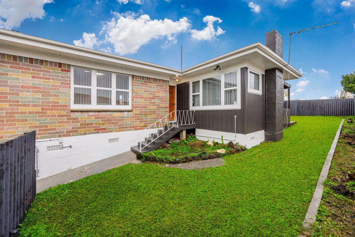 2/28 McKean Avenue, Manurewa, Auckland - Carousel 1