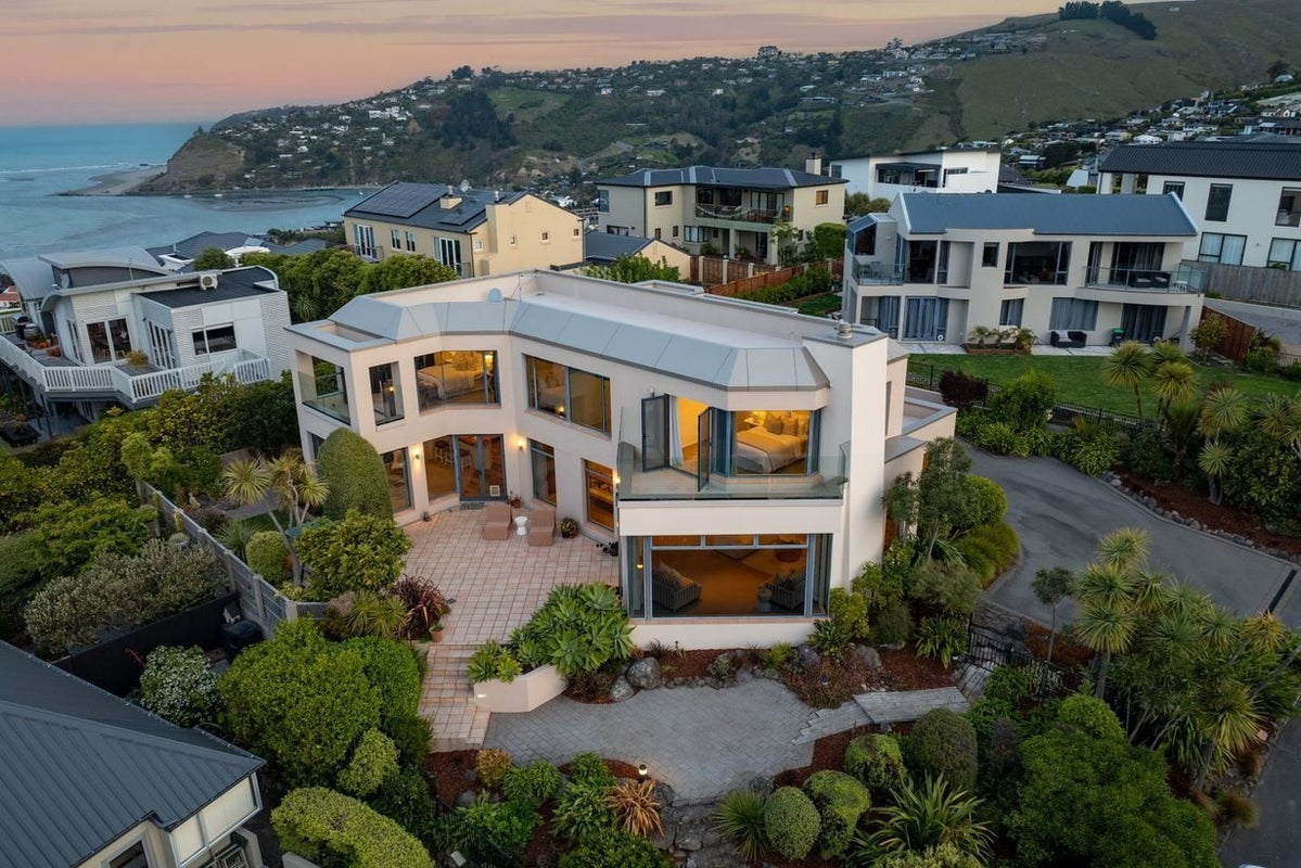 6 Inverness Lane, Redcliffs, Christchurch - Carousel 1