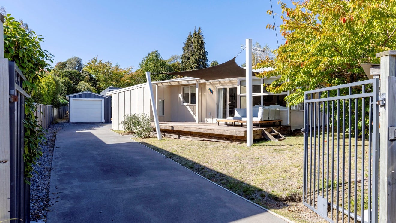 9 Kowhai Road, Rainbow Point, Taupo - Carousel 1