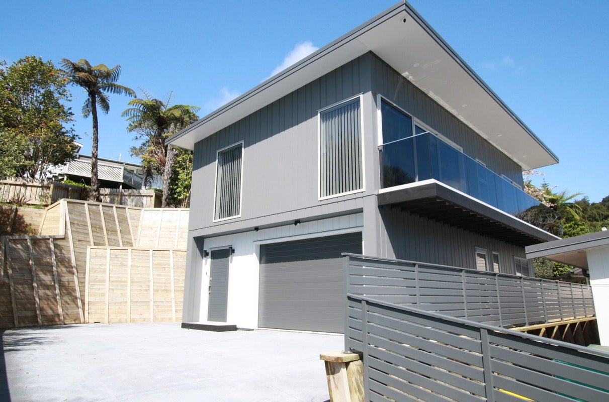 5 Waterloo Place, Westown, New Plymouth - Carousel 2