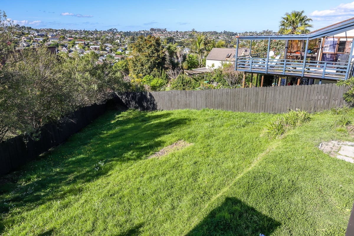 1/58 Target Road, Totara Vale, Auckland - Carousel 2