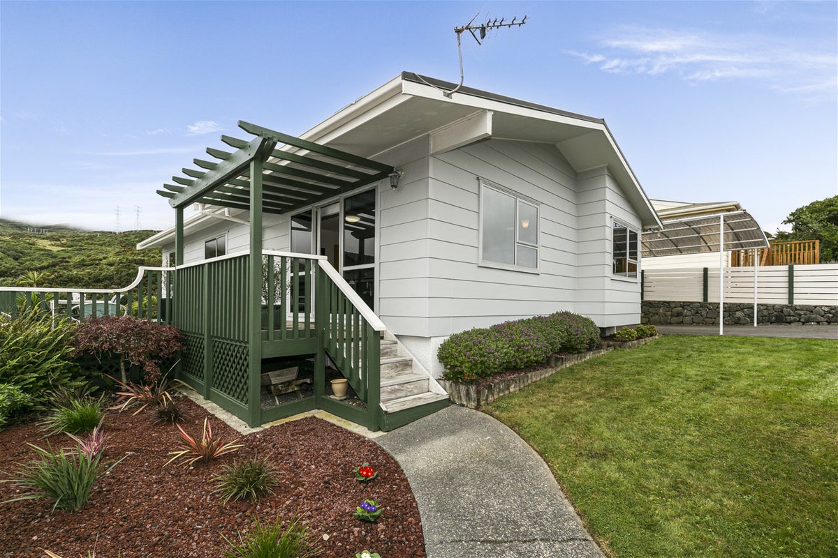 39 Nassau Avenue, Grenada North, Wellington - Carousel 1