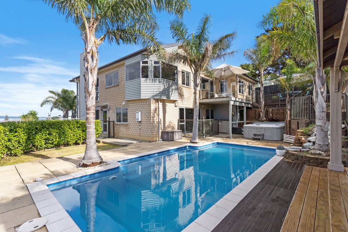 21 Kotanui Avenue, Army Bay, Whangaparaoa - Carousel 1
