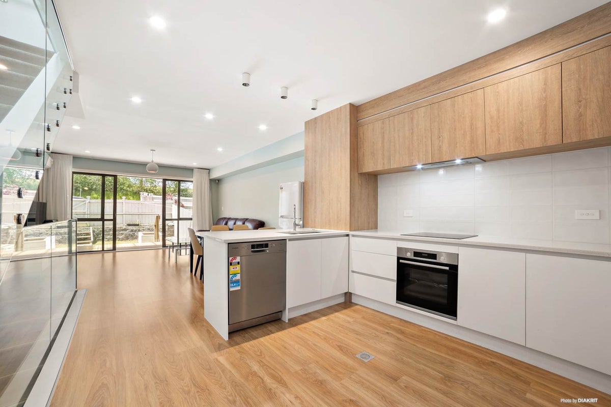 5 Rengarenga Rise, Fairview Heights, Auckland - Carousel 1