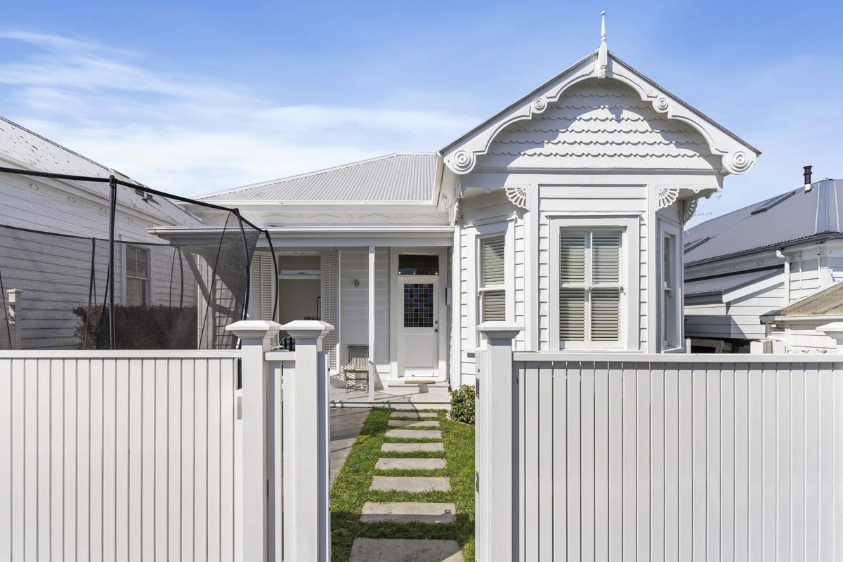 8 Wellpark Avenue, Grey Lynn, Auckland - Carousel 1