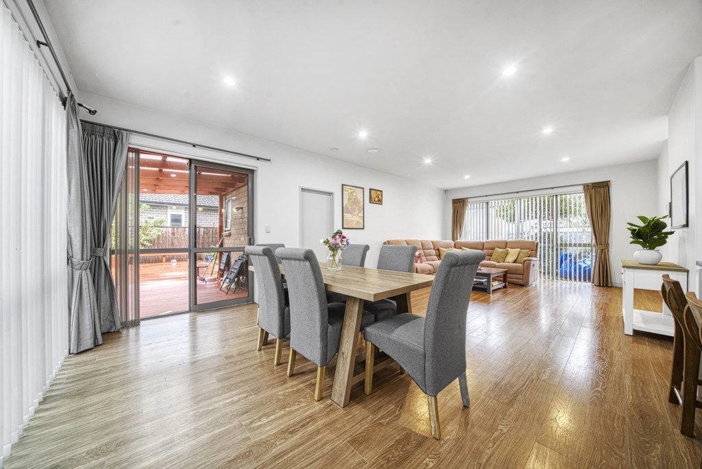 8 Moville Drive, Flat Bush, Auckland - Carousel 1