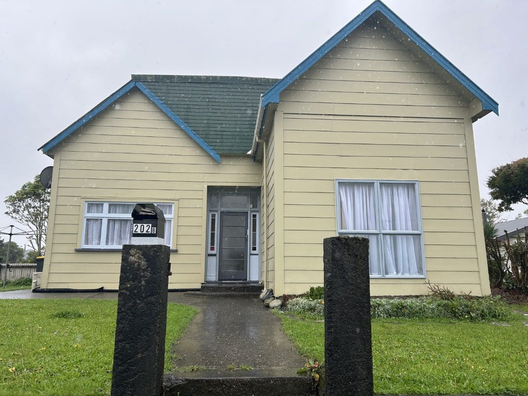 202 Hampden Street, Hokitika - Carousel 12