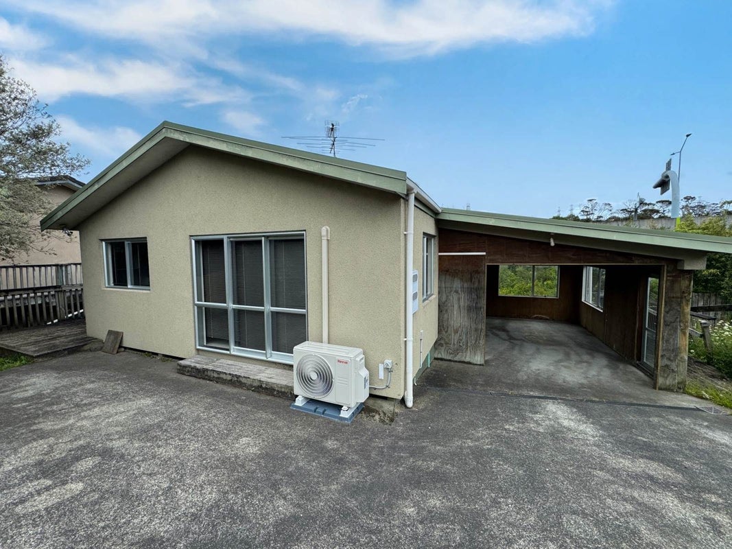 12 Cedar Heights Avenue, Massey, Auckland - Carousel 1