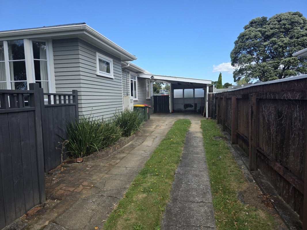 8 Karaka Street, Merrilands, New Plymouth - Carousel 13