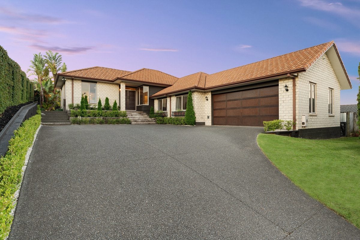 51 Inverness Drive, Pyes Pa, Tauranga - Carousel 1