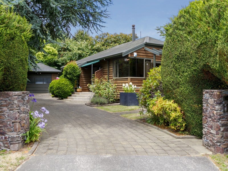 11 Arrowsmith Avenue, Waipahihi, Taupo - Carousel 2