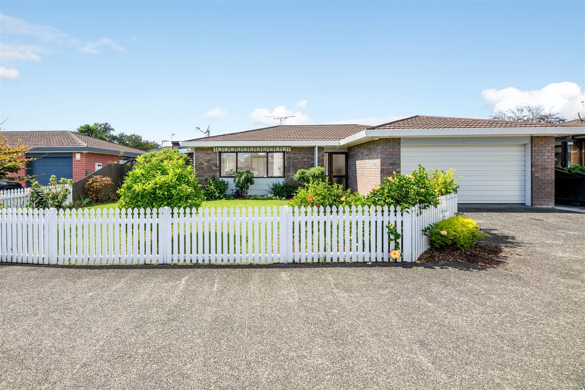 4/39 Swanson Road, Henderson, Auckland - Carousel 1