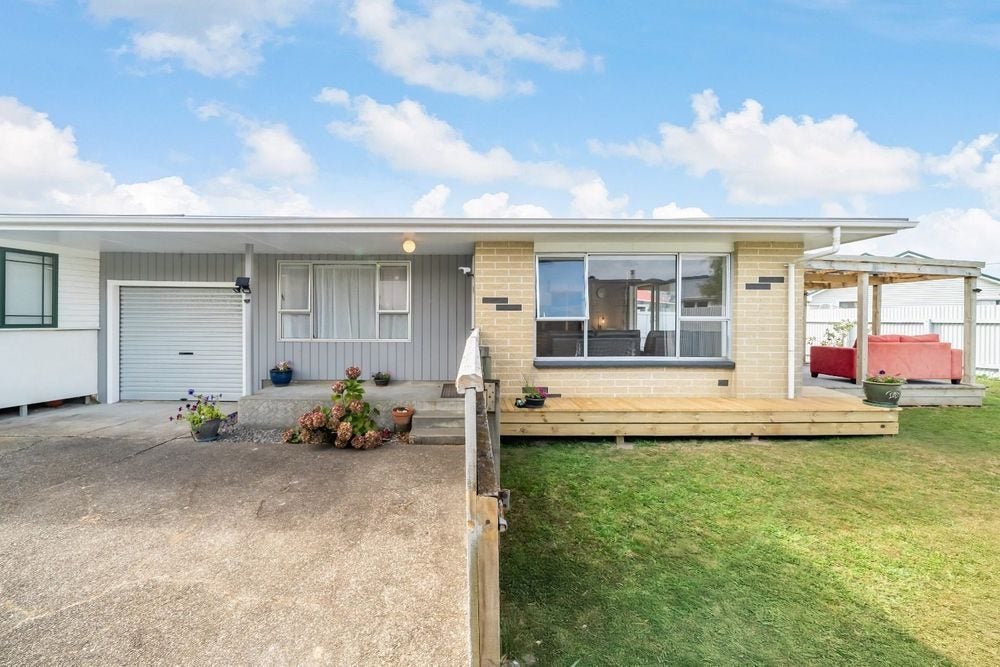 8B Barraud Street, Avalon, Lower Hutt - Carousel 1