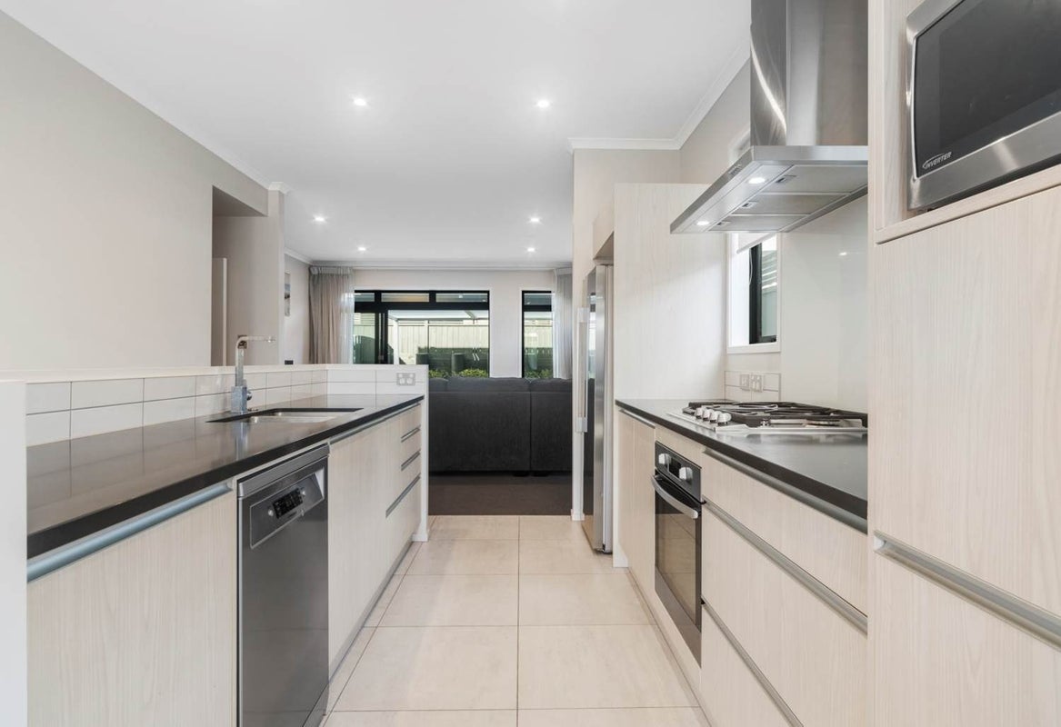 4 Nohoanga RD, Rosehill, Papakura - Carousel 2