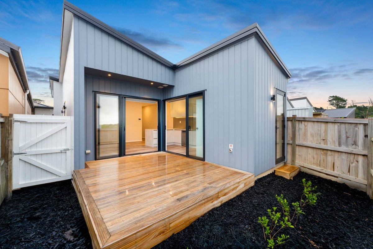 8 Kokotea Road, Massey, Auckland - Carousel 2