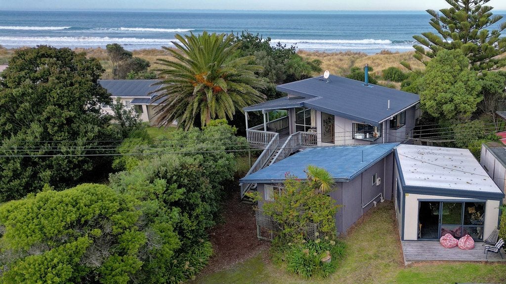 33 Blue Pacific Parade, Riversdale Beach, Masterton - Carousel 1