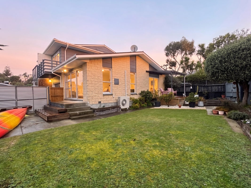 11A Aratoro Place, Mount Pleasant, Christchurch City, Canterbury - Carousel 1
