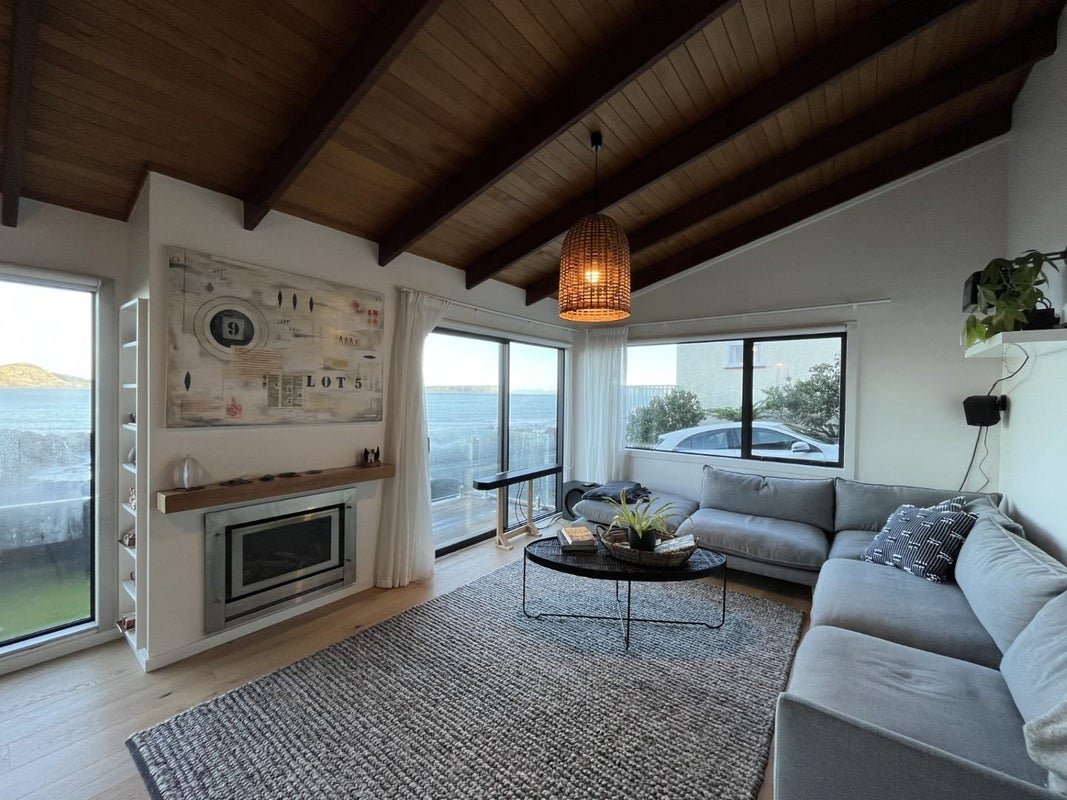 16 Moana Road, Plimmerton, Porirua - Carousel 2
