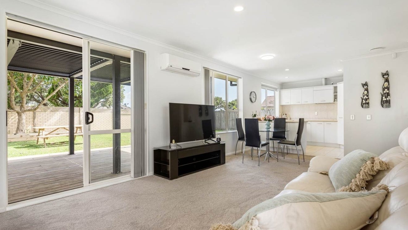59 Fernbrook Close, Burswood, Auckland - Carousel 1
