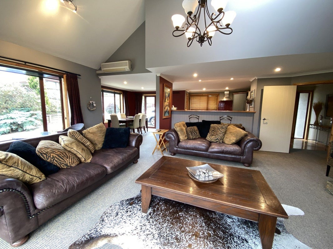 9 Hillview Place, Wanaka, Wanaka - Carousel 2