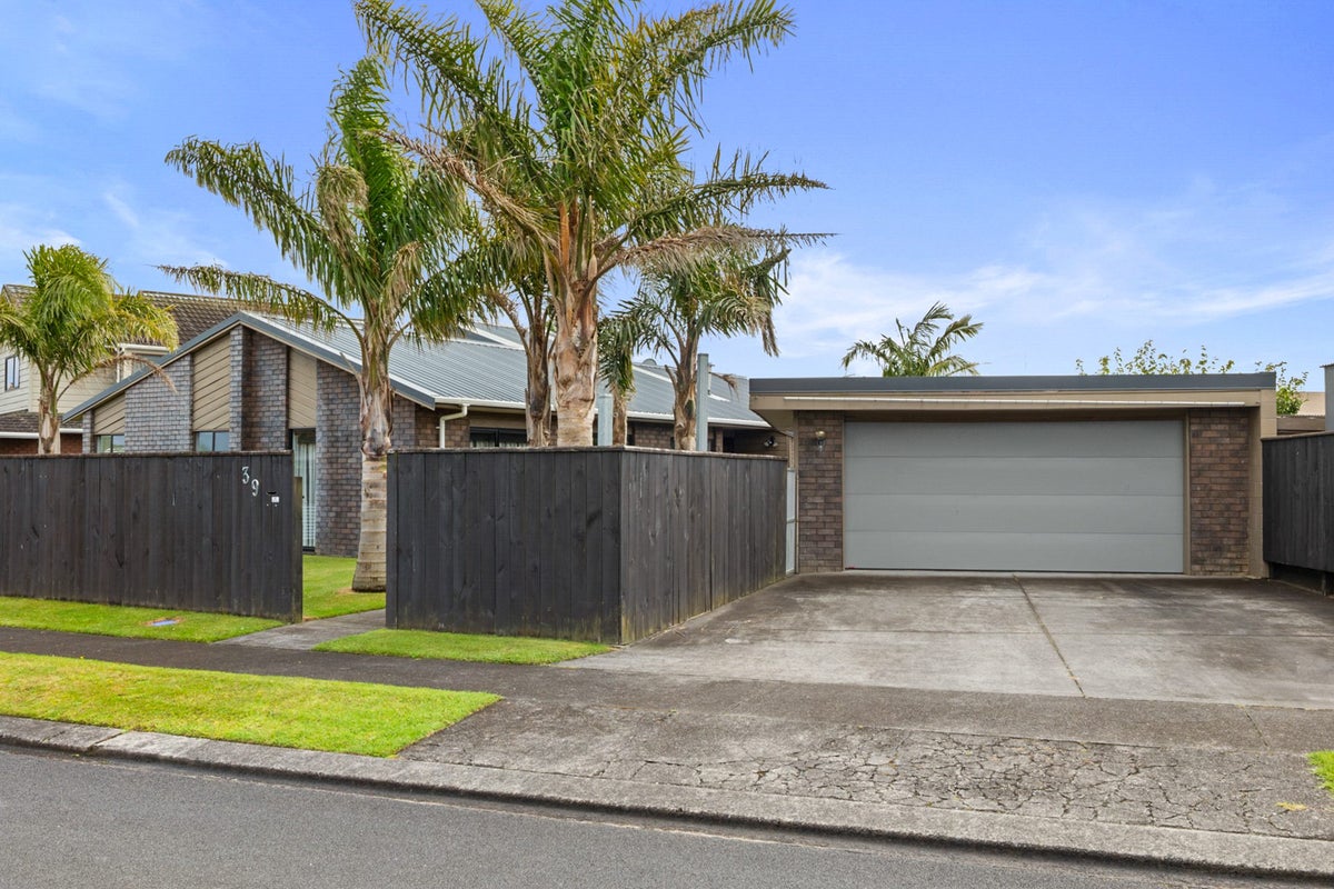 39 Tiverton Crescent, Whalers Gate, New Plymouth - Carousel 2