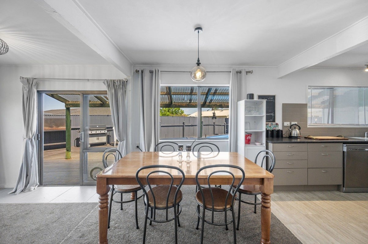 33 Duckworth Crescent, Greenmeadows, Napier - Carousel 2