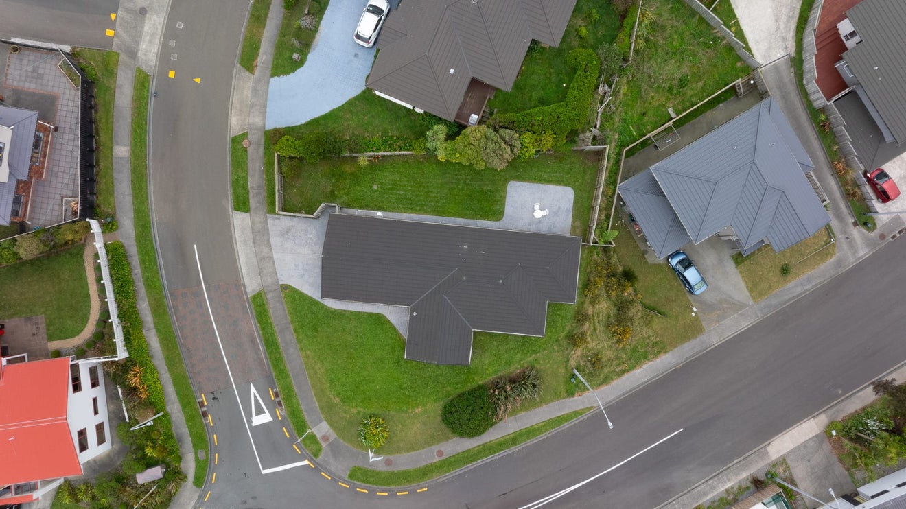 2 Comber Place, Johnsonville, Wellington - Carousel 16