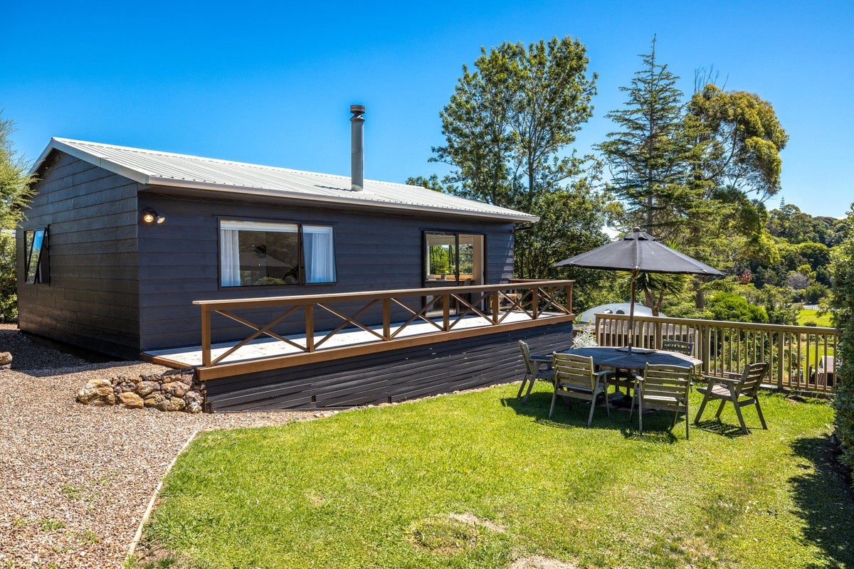 52 Erua Road, Ostend, Waiheke Island - Carousel 1