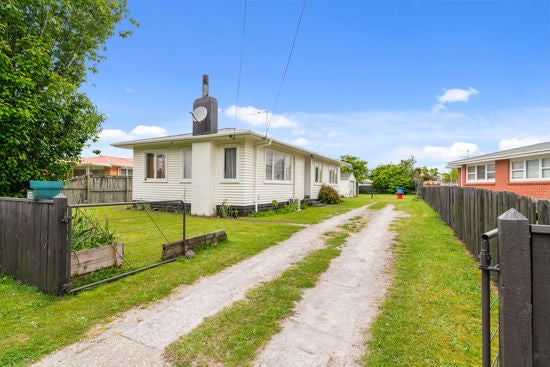12 La Trobe Place, Utuhina, Rotorua - Carousel 1