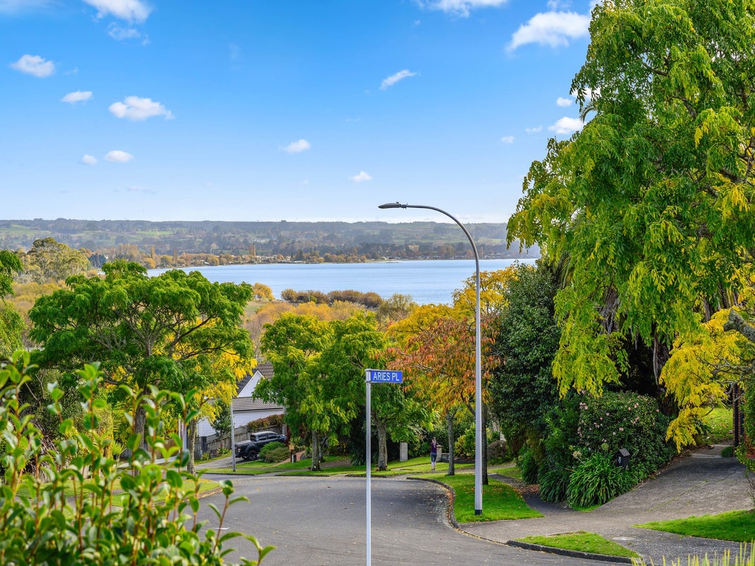 1A Aries Place, Kawaha Point, Rotorua - Carousel 2