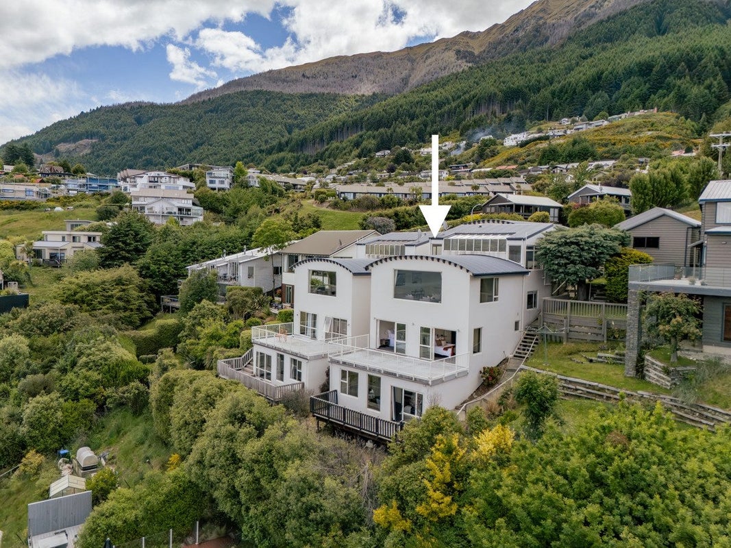 3A Strawberry Lane, Fernhill, Queenstown - Carousel 1