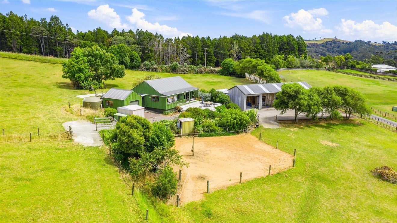 321 Muriwai Valley Road, Waimauku - Carousel 2