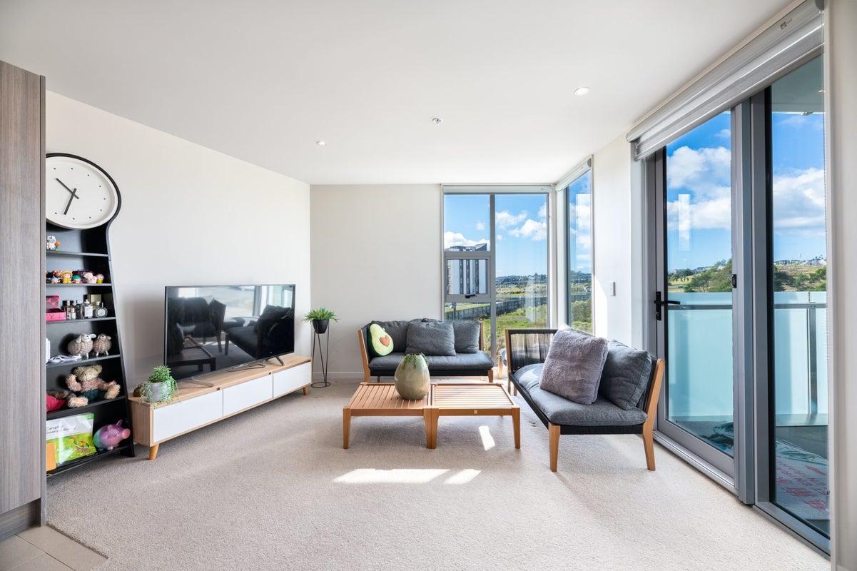 203/1 Rose Garden Lane, Albany, Auckland - Carousel 2