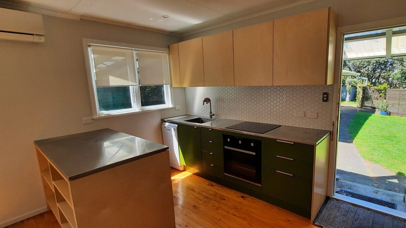 8 The Avenue, Otaki Beach, Otaki - Carousel 2